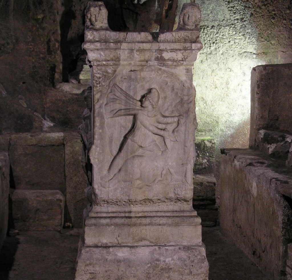 Ara de Mitra en el mitreo de San Clemente