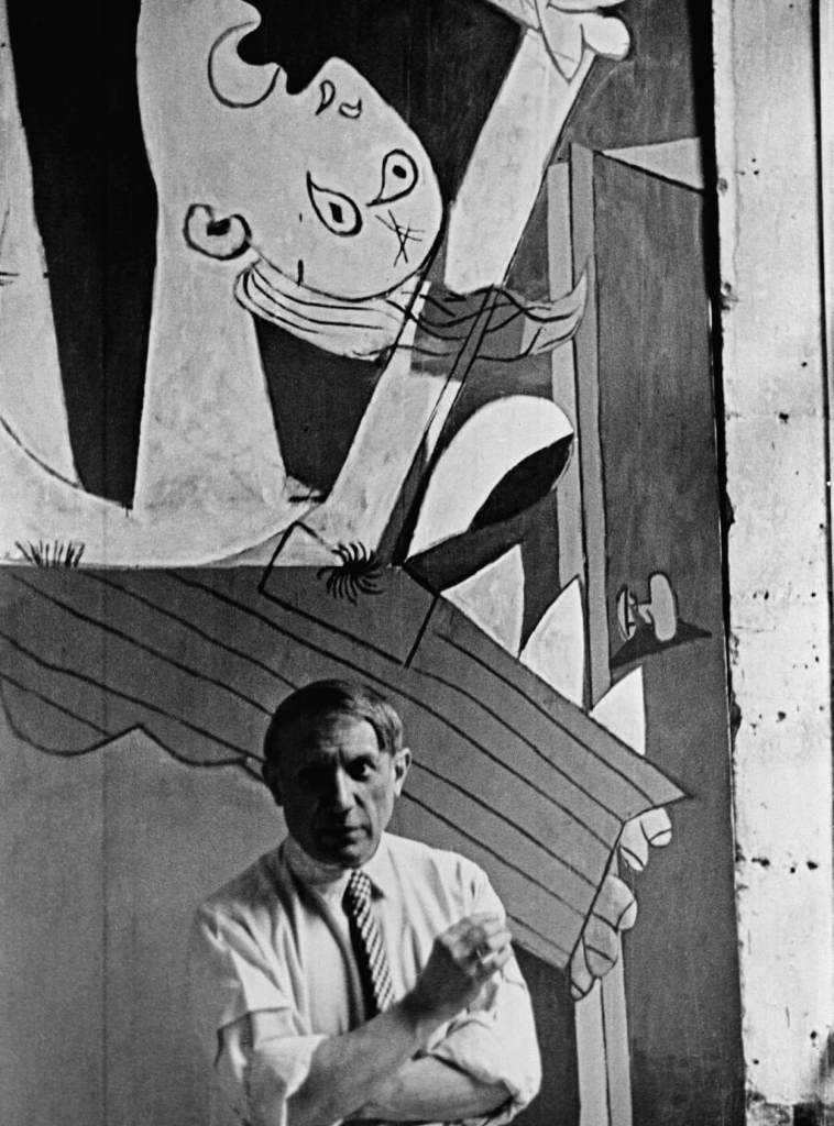 Pablo Picasso ante el Guernica