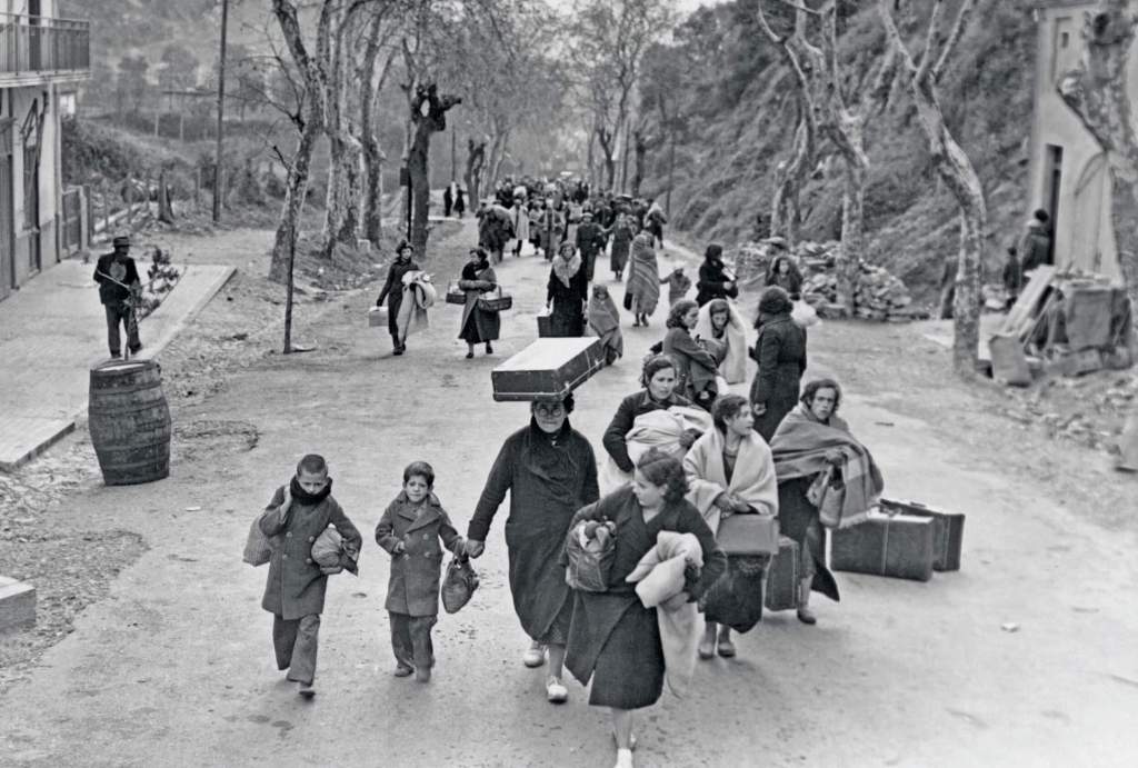 Refugiados españoles llegando a Francia