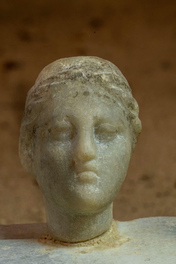 El misterio del busto hallado en Taposiris Magna sigue despertando intensos debates entre los expertos