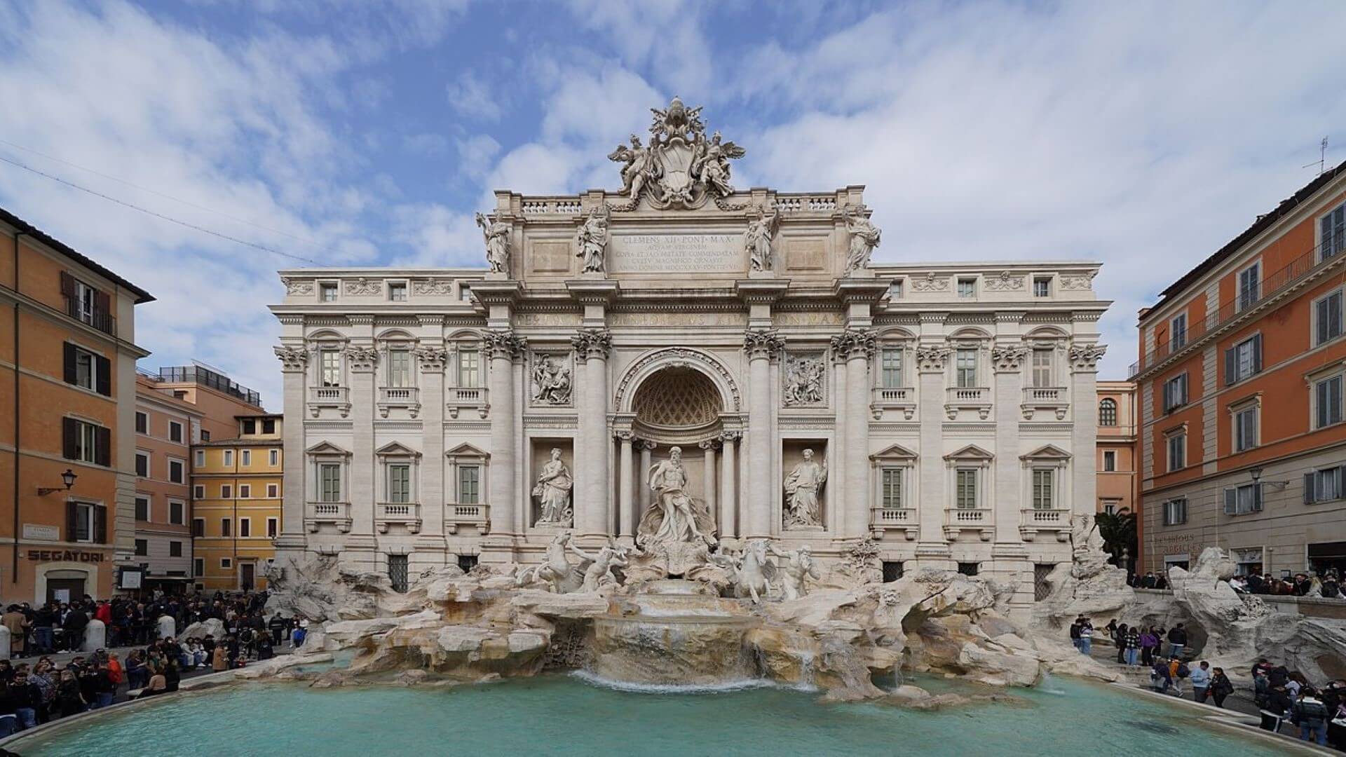 Vista panorámica de la Fontana de Trevi.