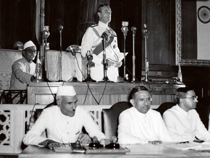 Mountbatten declara la independencia de la India