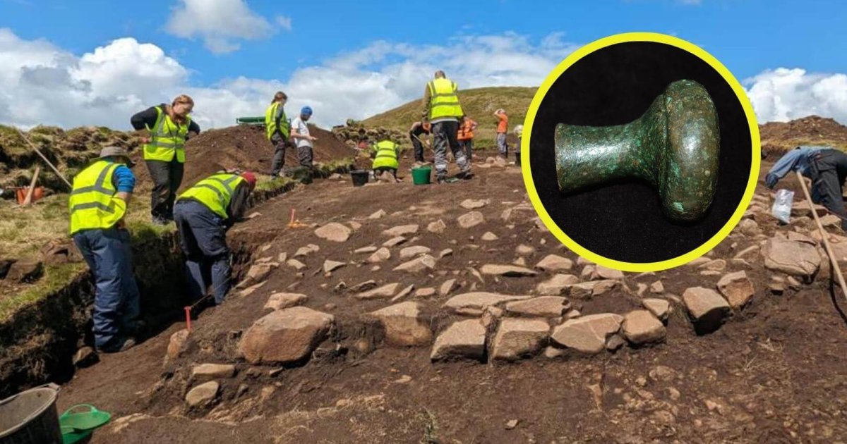 "Se te eriza el vello de la nuca y sientes un hormigueo": arqueólogos desentierran tesoros antiguos de una civilización olvidada en Escocia con la ayuda de voluntarios