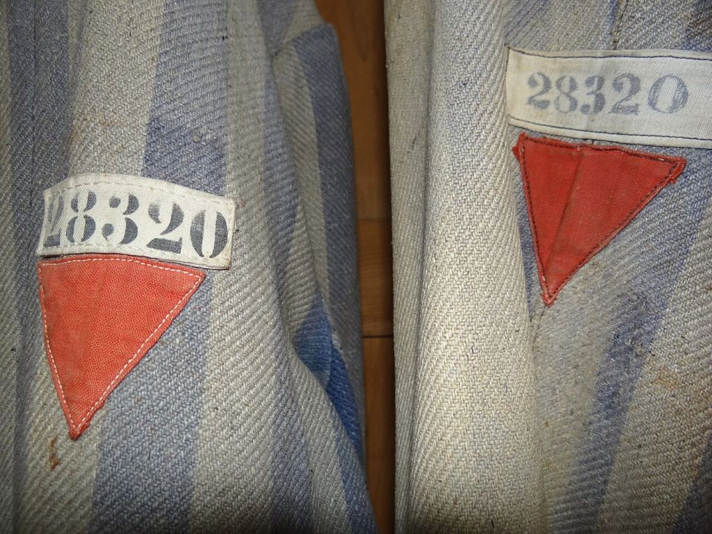 Uniformes de prisioneros del campo de concentración de Dachau