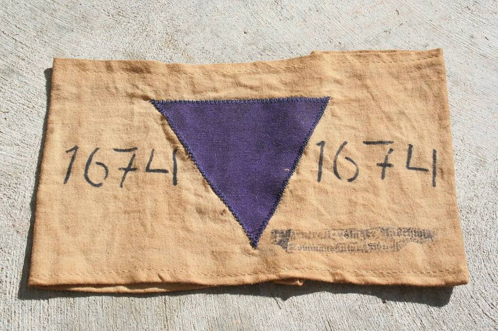 Insignia morada, testigos de Jehová