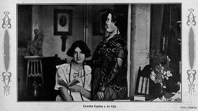Concha Espina y su hija, por Campúa