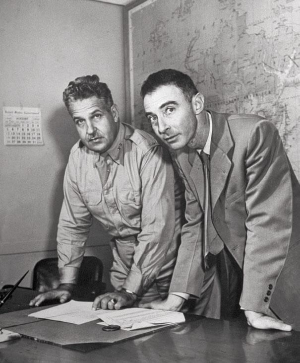 Leslie Groves y Julius Robert Oppenheimer