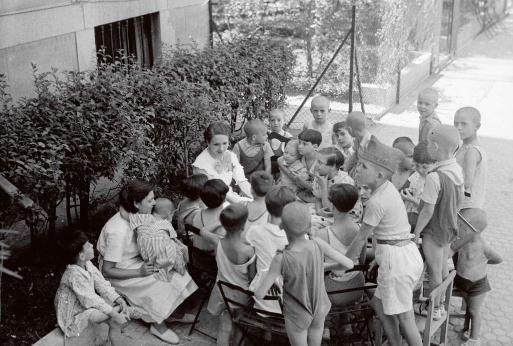 Niños rescatados de conventos en 1936 en un centro de Chamartín