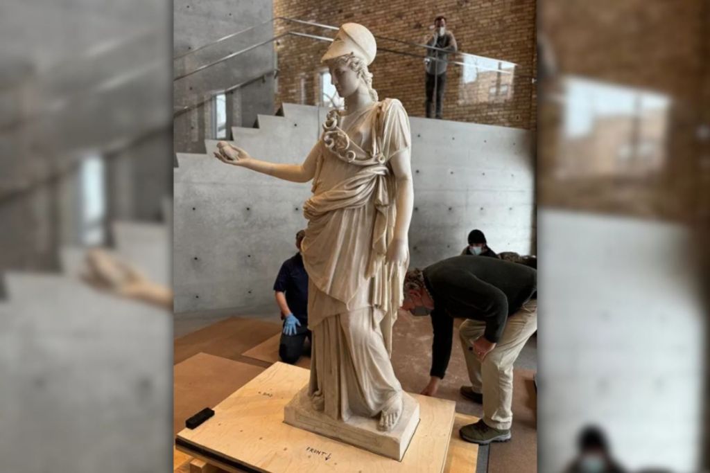 La estatua de Atenea permaneció en la finca de William Weddell en Inglaterra desde el siglo XVIII