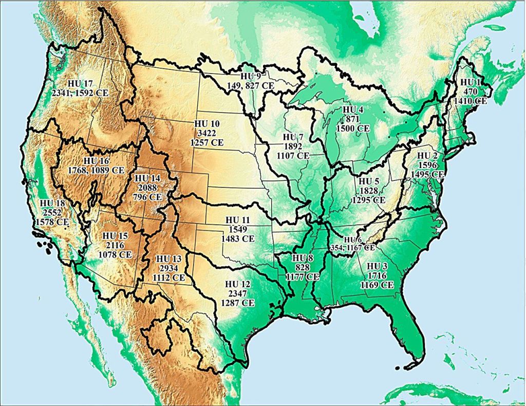 Mapa de los Estados Unidos contiguos con las regiones HU marcadas en negro. Las etiquetas indican el código de dos dígitos de cada región, el número de muestras analizadas y la edad promedio del pico poblacional en años de la era común (CE)
