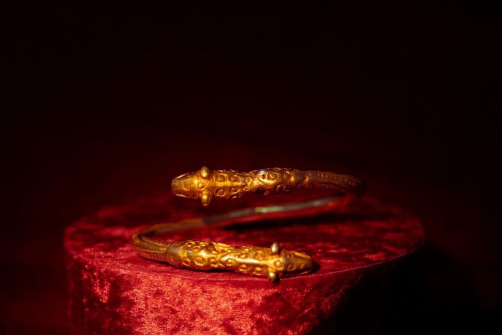 Según los arqueólogos, la riqueza y calidad de los objetos encontrados sugieren que estos túmulos funerarios fueron utilizados para enterrar a sármatas de alto estatus social