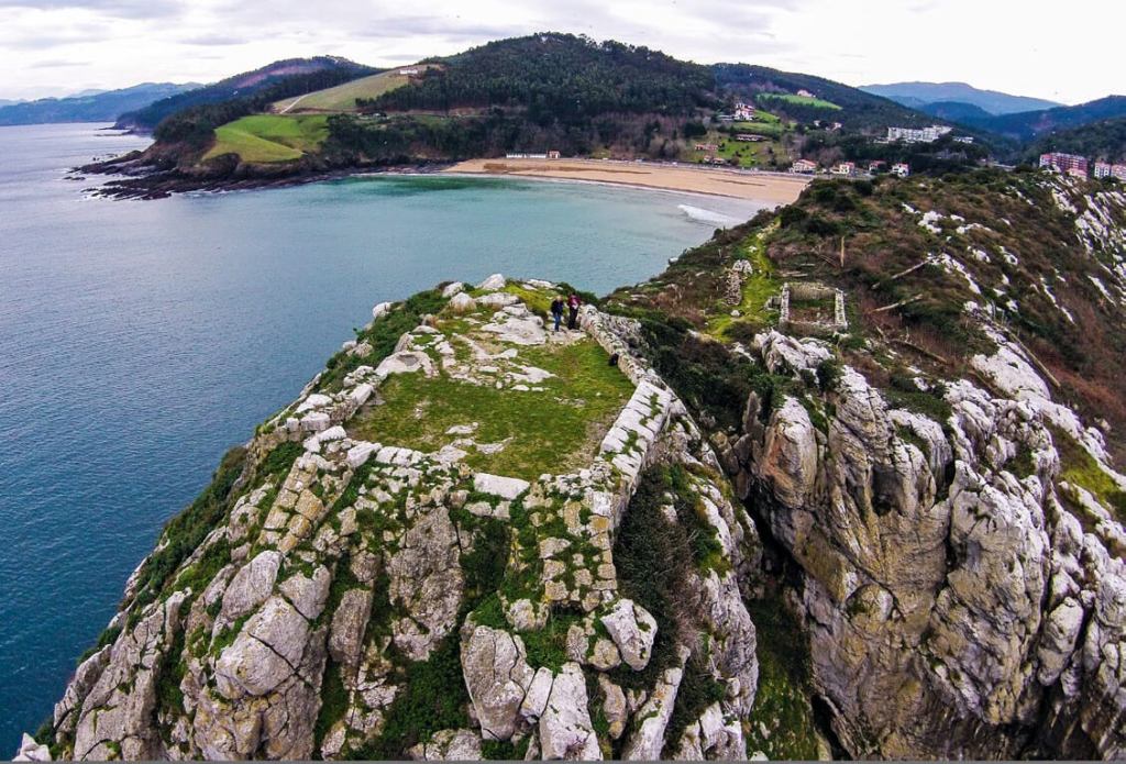 Troneras de baterías de cañones en Garraitz