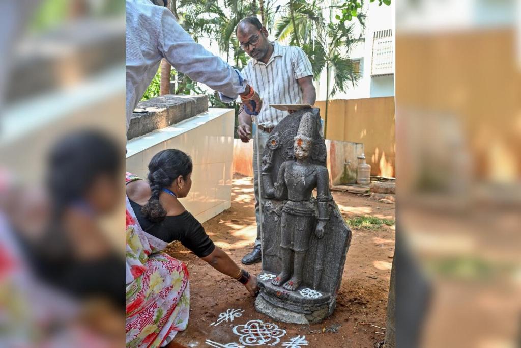 El hallazgo de una escultura de Vishnu de 700 años sorprende en la playa de Pedda Rushikonda