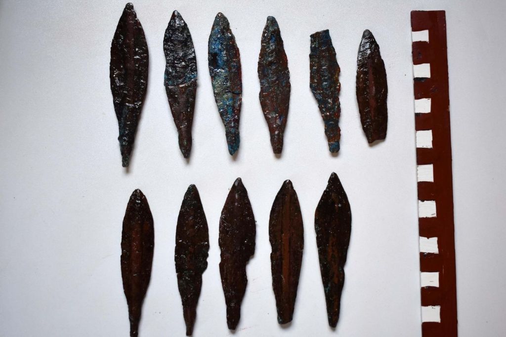 Puntas de flecha de bronce halladas en la tumba egipcia que podría pertenecer a un destacado líder militar