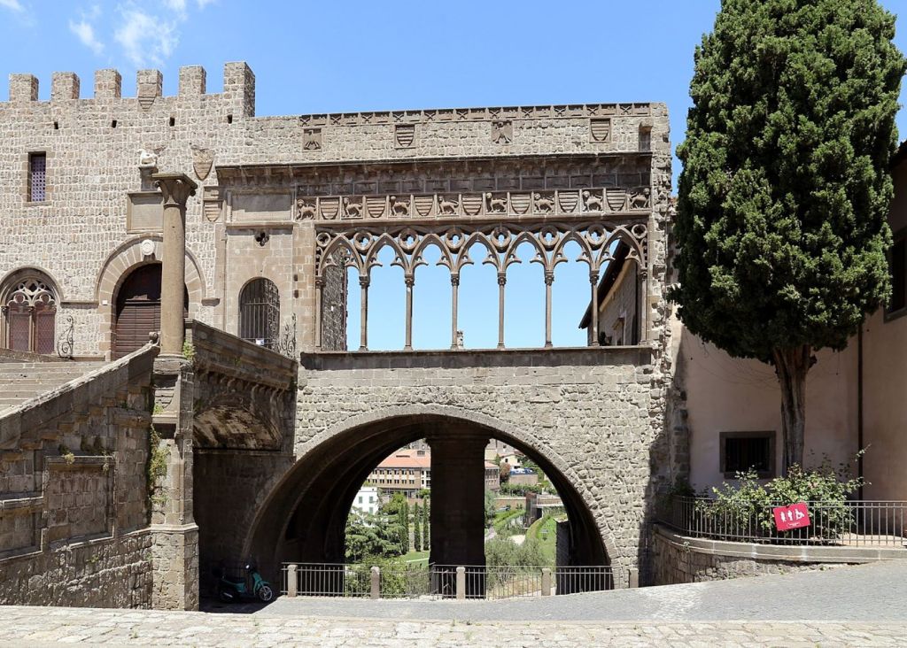 Viterbo, palacio y logia de los papas