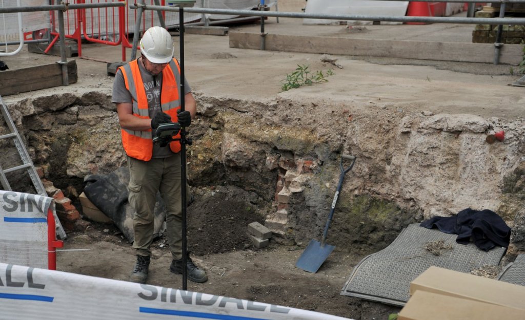 Excavación en cementerio de Gloucester