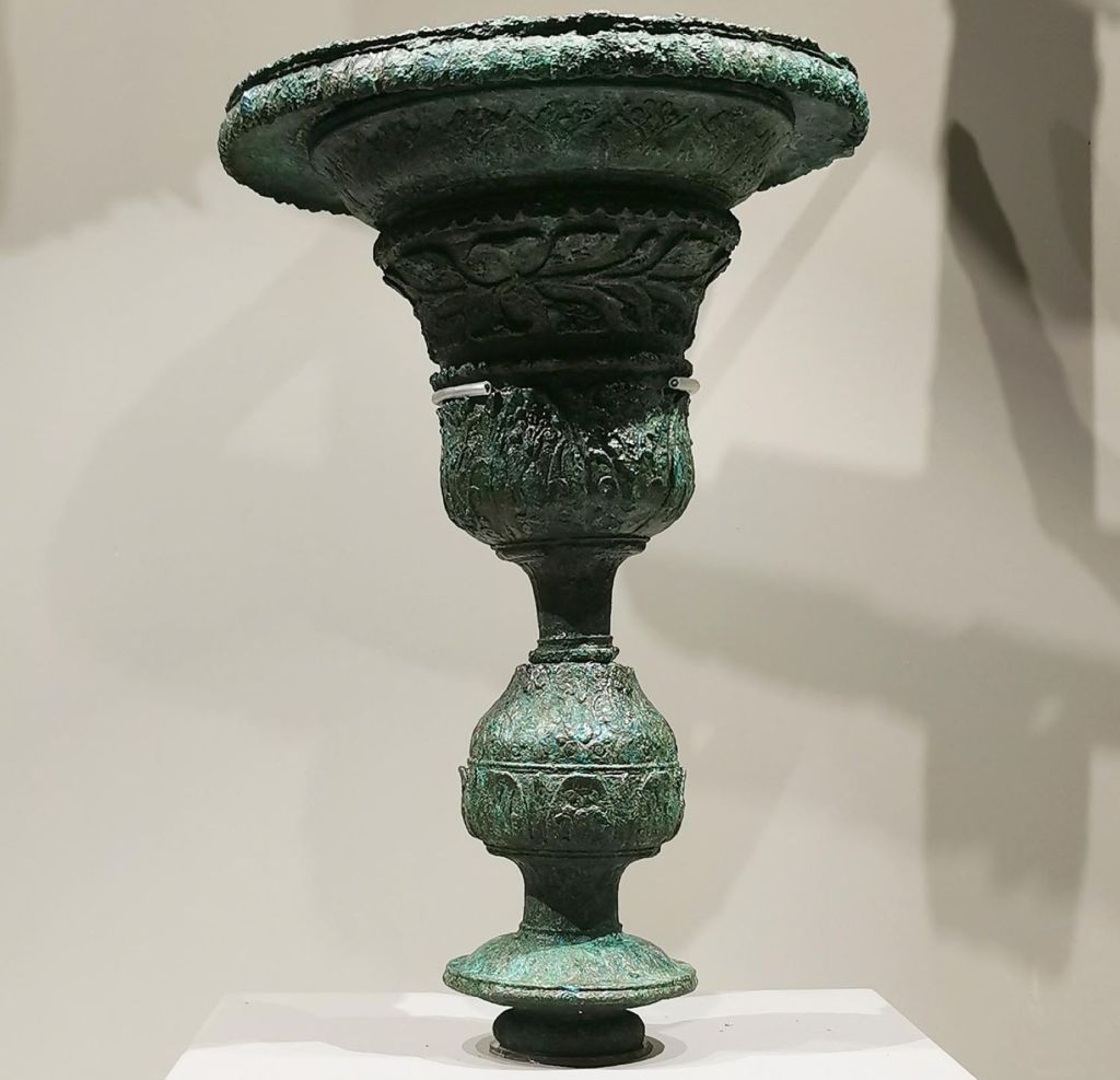 Candelabro romano de bronce