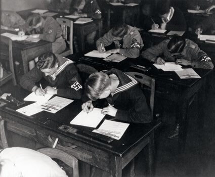 Adoctrinamiento nacionalsocialista