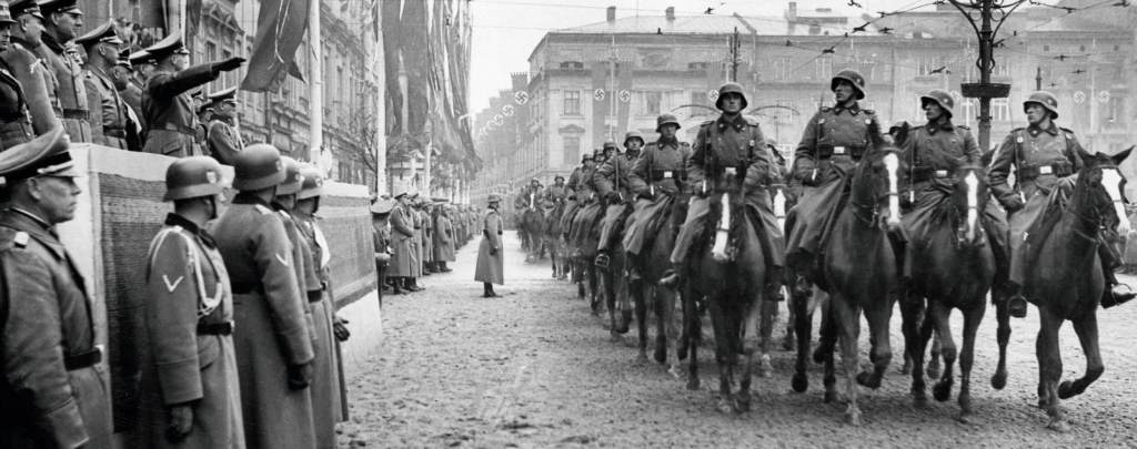 Desfile de las SS y la Policía Militar en Cracovia