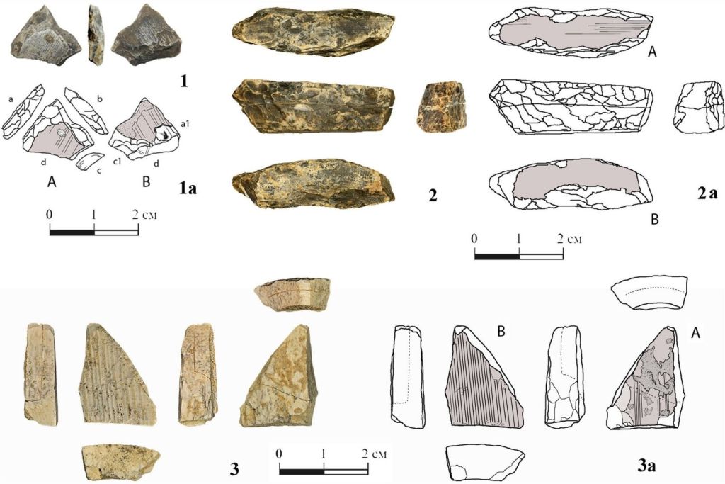 Imágenes y esquemas muestran fragmentos de marfil de mamut con distintas formas: uno trabajado en forma de punta, otro con aspecto de núcleo, y un tercero sin modificaciones visibles