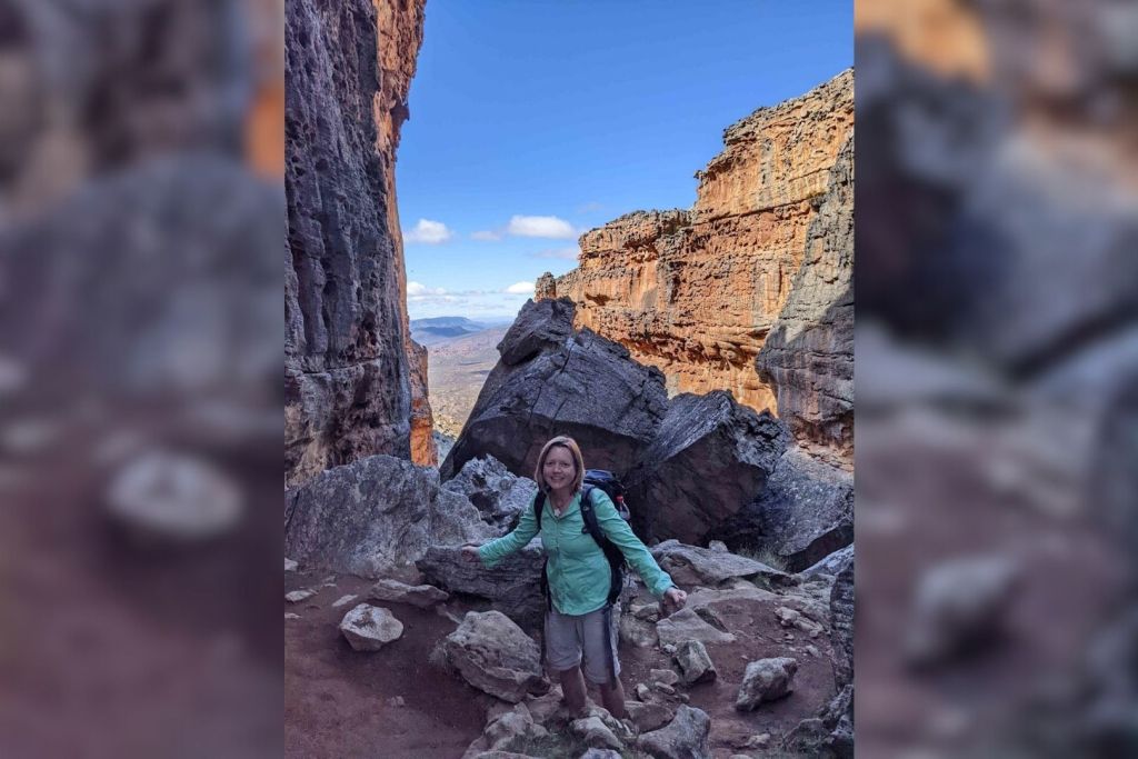 Sarah Gabbott en las montañas Cederberg, al norte de Sudáfrica, el lugar donde fue descubierto el sorprendente fósil