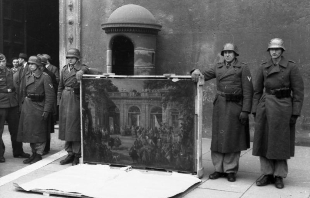 Soldados nazis robando arte italiano