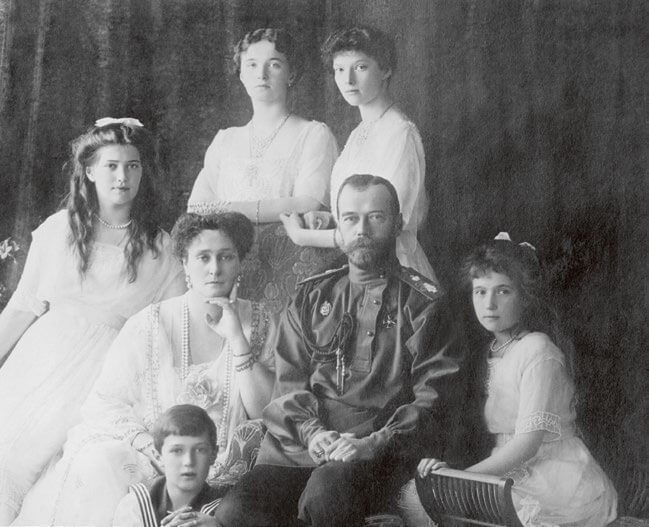 Nicolás II con su familia
