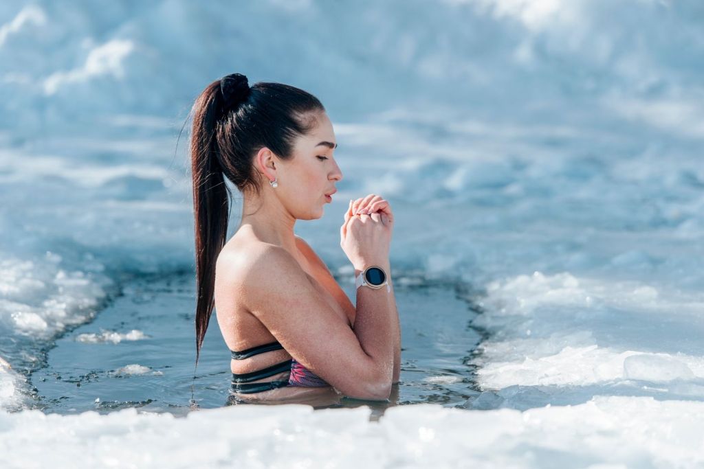 Demuestran que los baños de hielo no aceleran la recuperación muscular en mujeres
