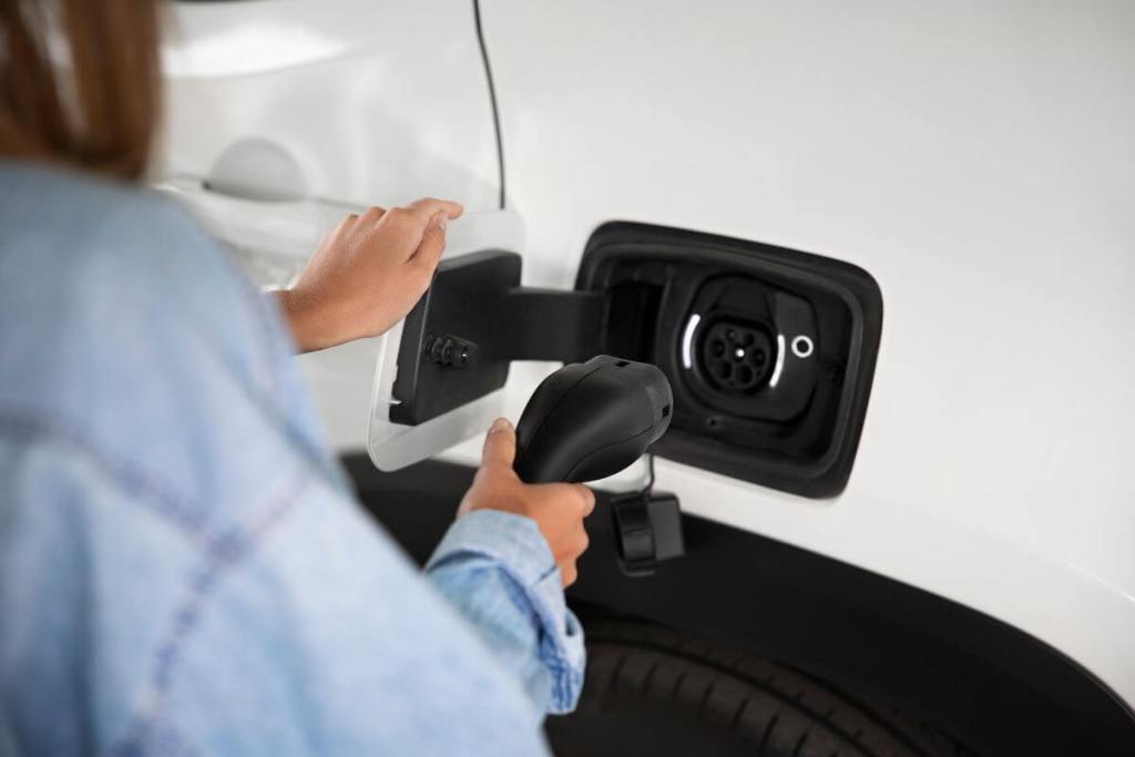 cómo los coches eléctricos triunfan con el alma del pasado1.