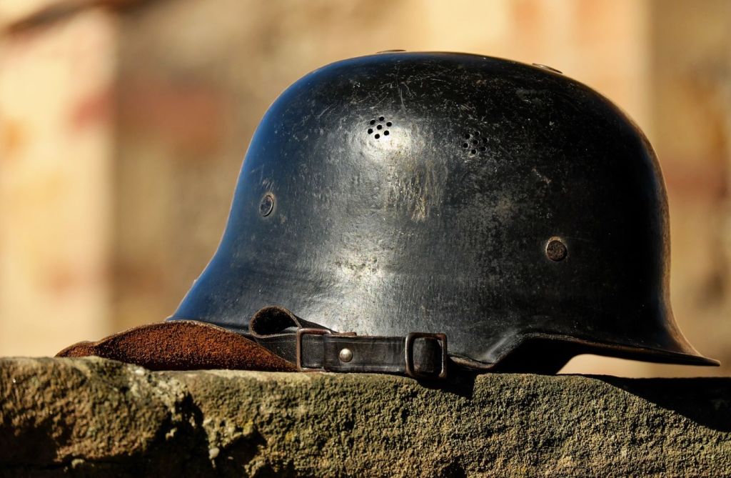 Casco metálico