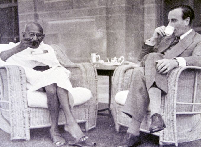 Encuentro entre Gandhi y Lord Mountbatten en 1947