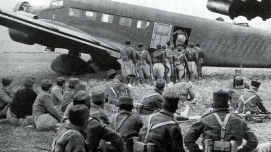 El primer puente aéreo militar de la historia permitió el traslado masivo de tropas franquistas desde África a la península en julio de 1936