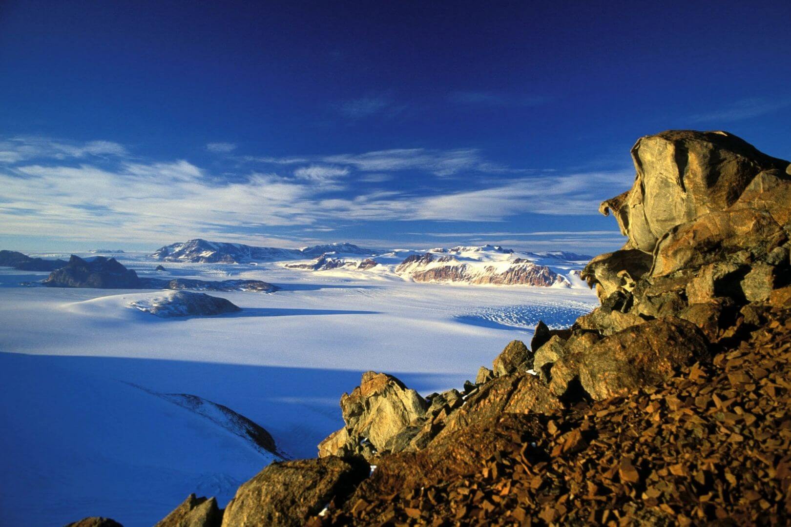Glaciares y cordilleras de la península antártica
