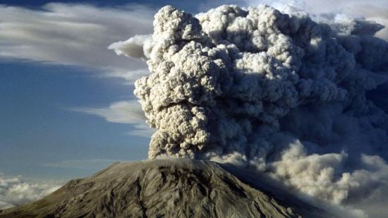 La erupción del Monte Santa Helena en 1980 arrasó el paisaje y mató a 57 personas, entre ellas un científico y un hombre que se negó a evacuar. Lo que vino después sorprendió incluso a la ciencia
