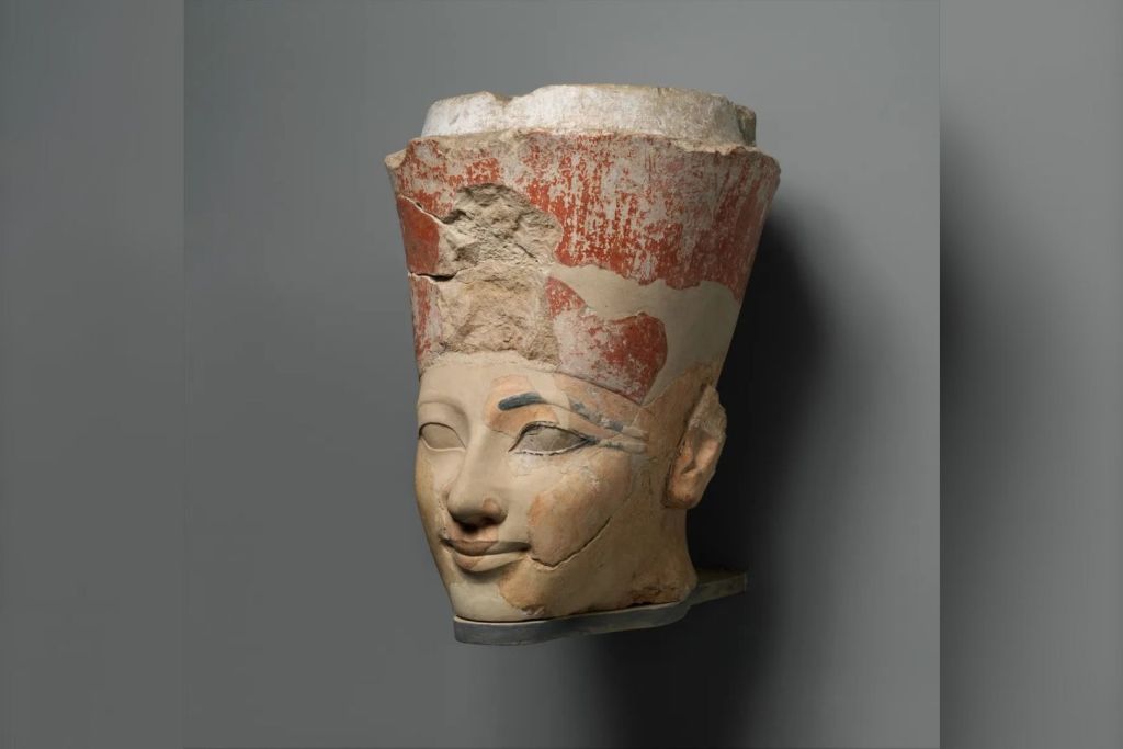 Una de las estatuas de Hatshepsut descubierta en Deir el-Bahari durante las excavaciones de la década de 1920