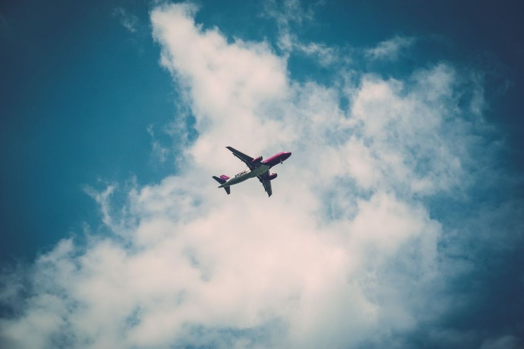 Una sola IA respondiendo cientos de miles de preguntas puede generar tantas emisiones como un vuelo de ida y vuelta entre Londres y Nueva York