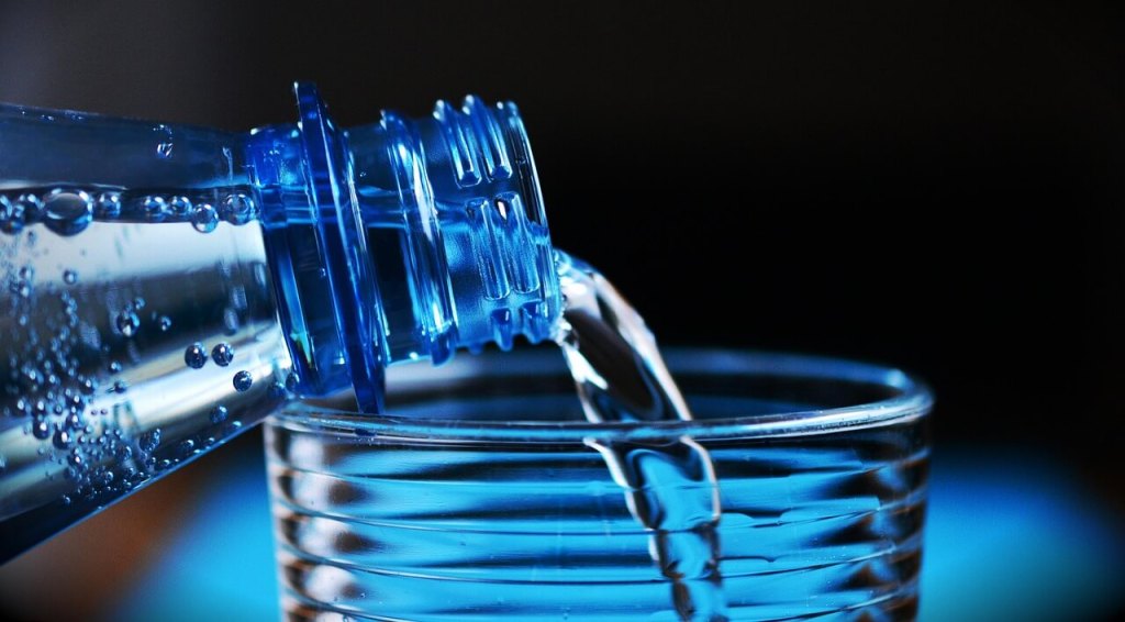 ¿Existe el agua realmente pura? La ciencia tiene una respuesta clara (y sorprendente) 1