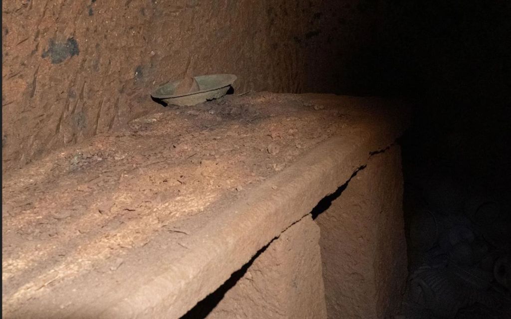 Tumba etrusca de Caiolo