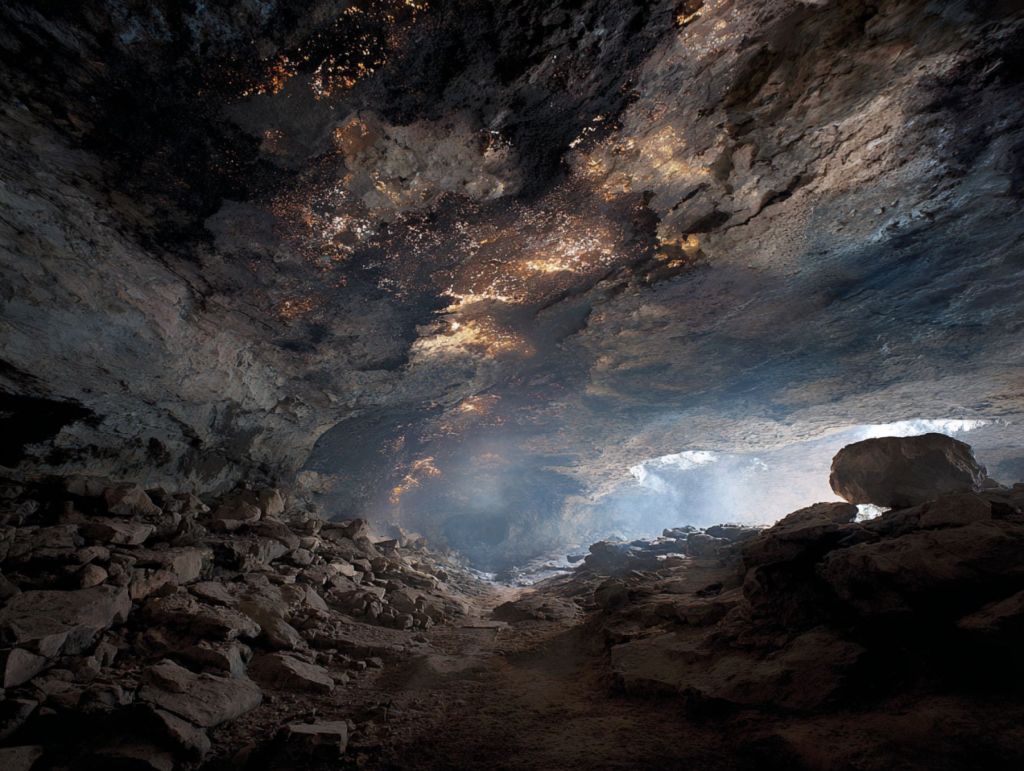 Interior de una cueva