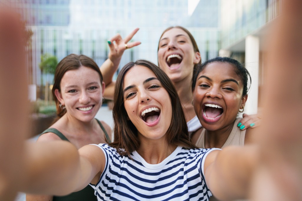 amigas felices