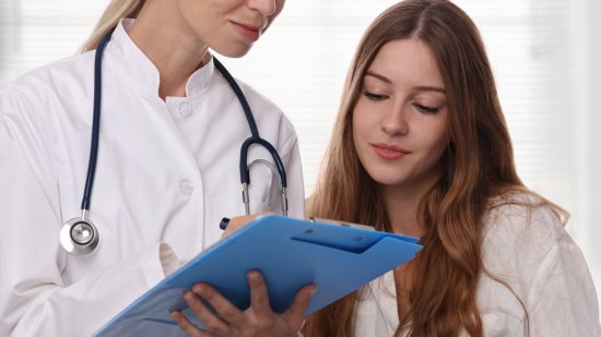 médica y paciente