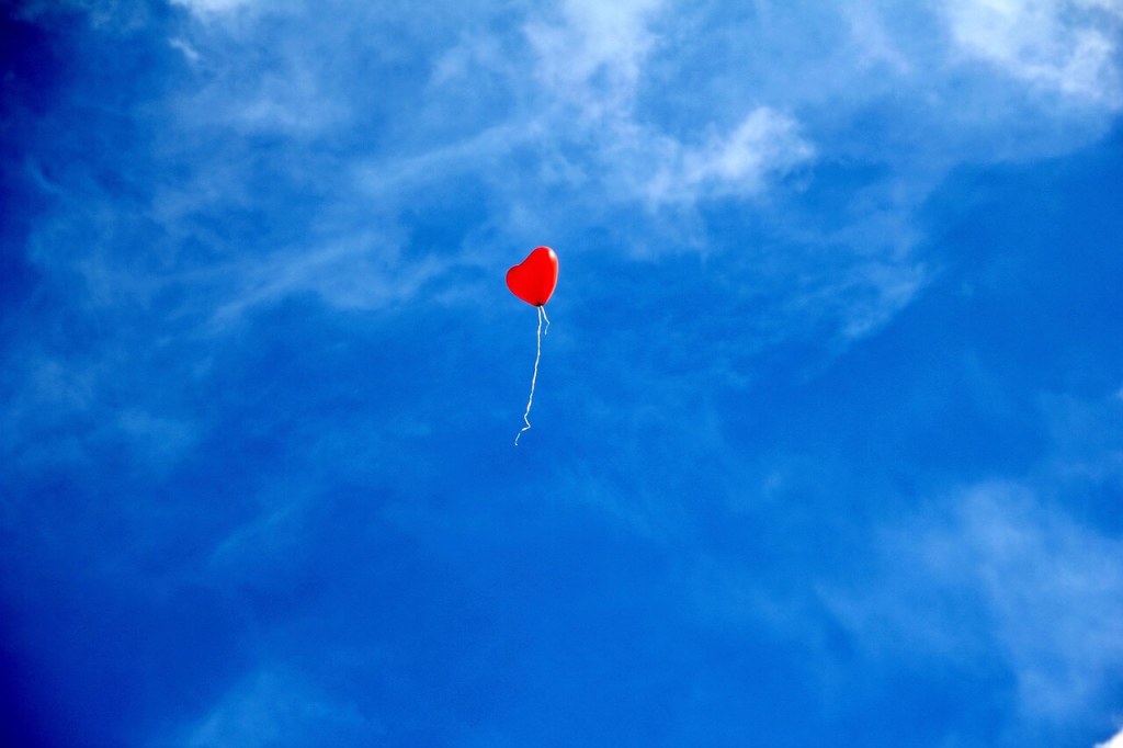 ¿De verdad puedes morir de un corazón roto? La ciencia confirma que el duelo intenso puede acortar tu vida