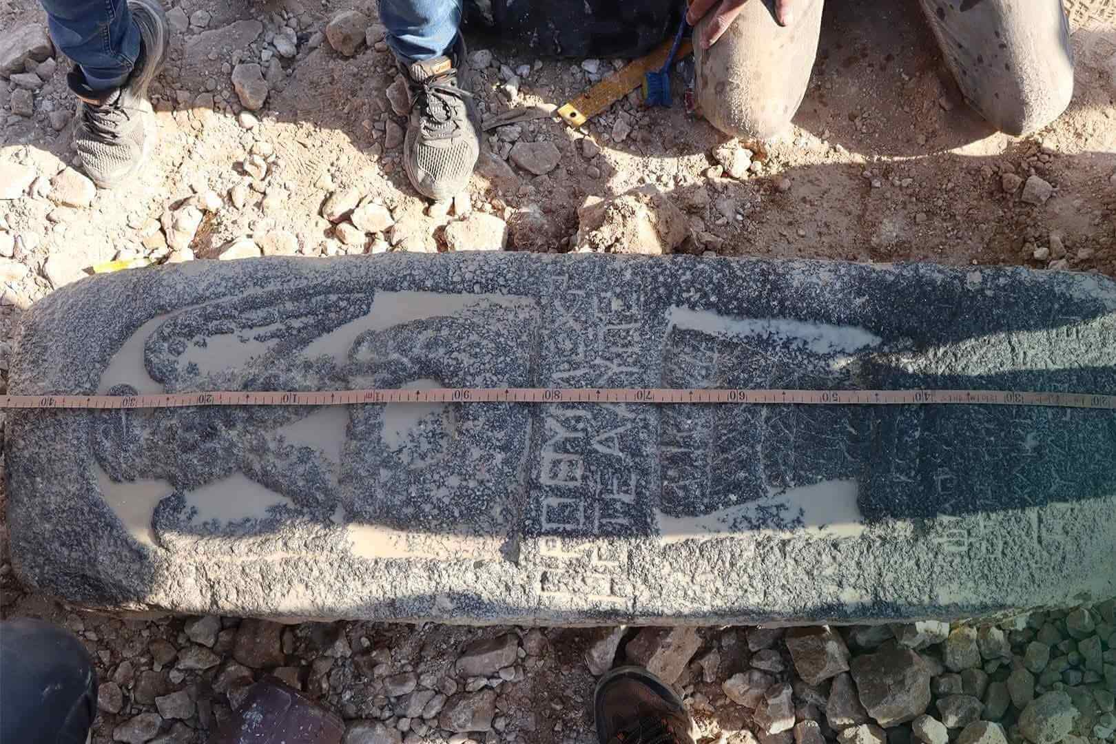 Descubren en Siria una estela romana de 2.000 años con un águila imperial y un mensaje oculto en griego