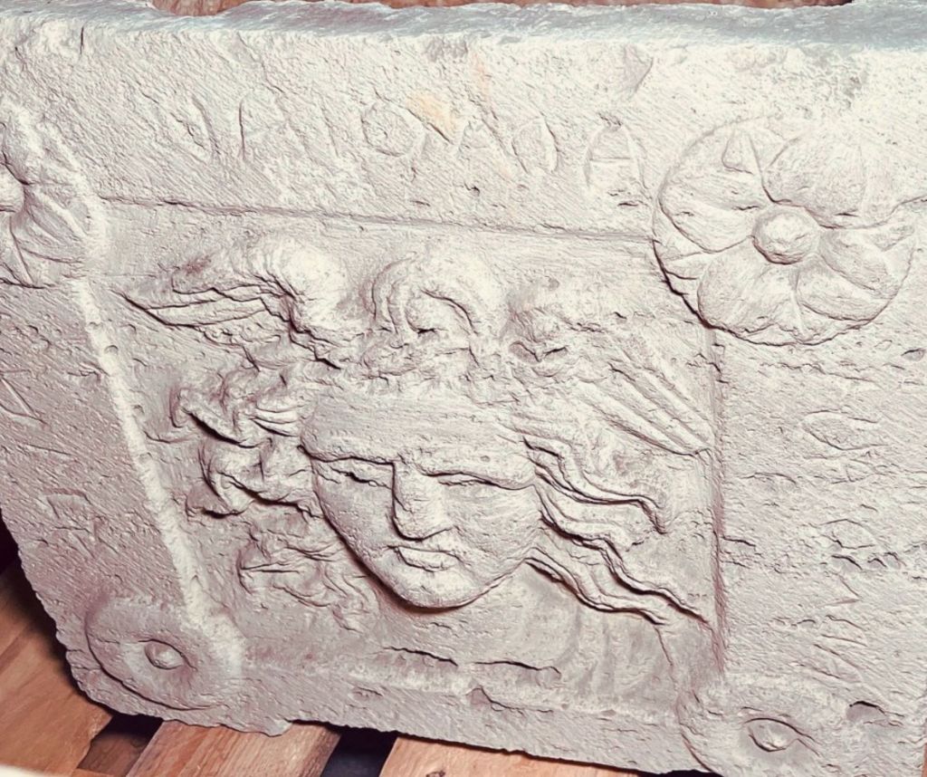Urna con medusa