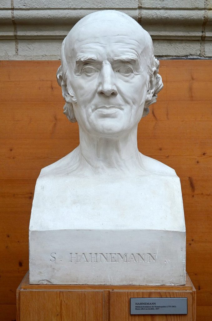 Samuel Hahnemann, inventor de la
homeopatía la cual se basa en su doctrina
de «lo similar cura lo similar».