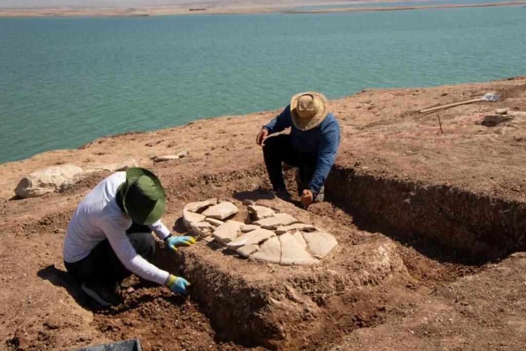 Las excavaciones han sacado a la luz una cuarentena de tumbas fabricadas con cerámica de época helenística, acompañadas de diversos objetos antiguos y recipientes cerámicos cuidadosamente elaborados
