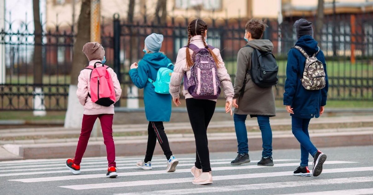 Conducir como si midieras un metro: el cambio de perspectiva que puede salvar vidas en la vuelta al cole