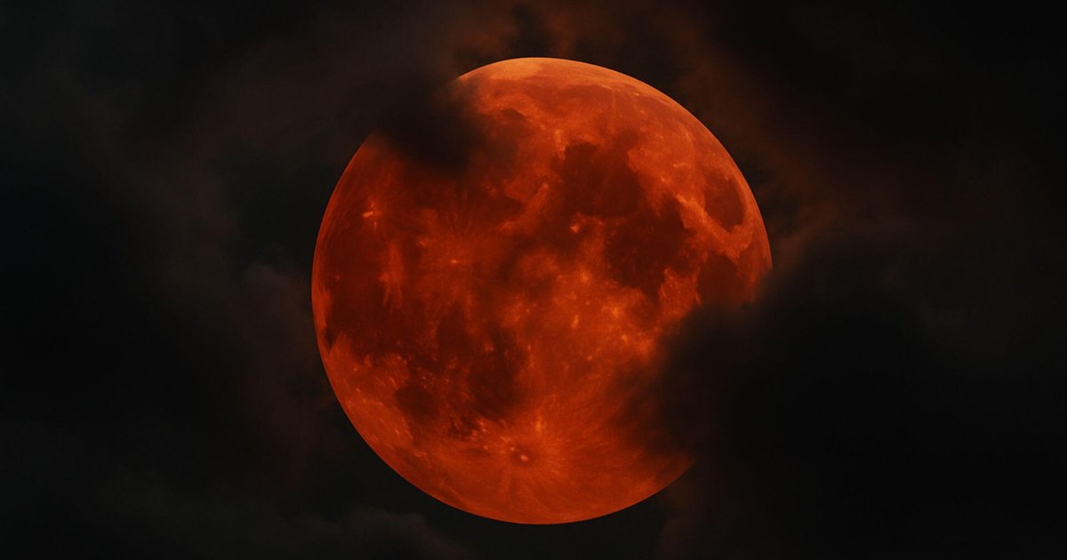 Así fue el eclipse lunar del 7 de septiembre en España: un eclipse eclipsado por las nubes