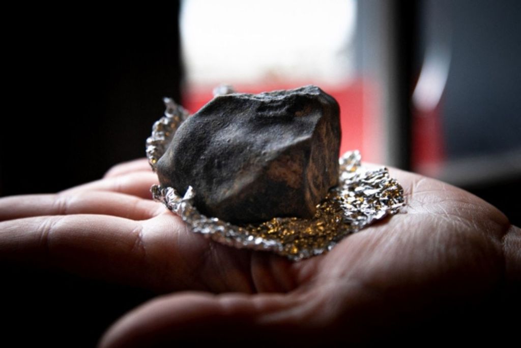 Un fragmento de meteorito procedente del asteroide 2023 CX1