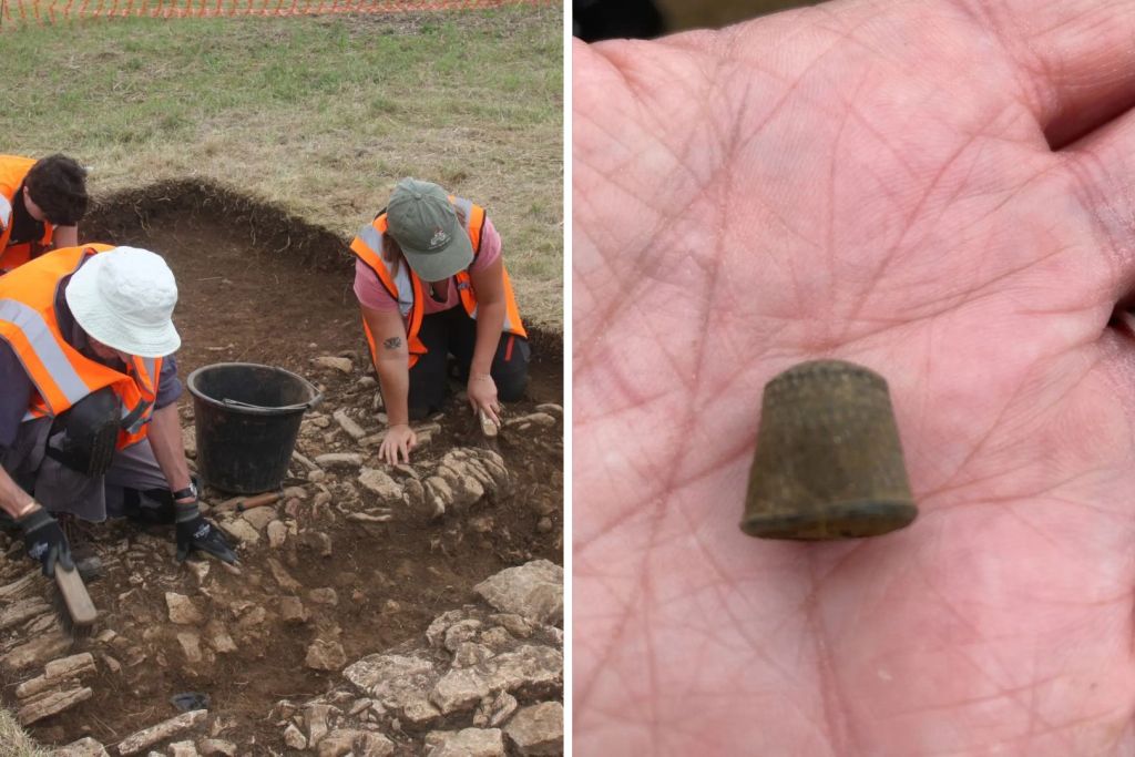 Durante la excavación en los terrenos de Woolsthorpe Manor, los arqueólogos desenterraron los cimientos de la casa perdida de la madre de Newton, junto con objetos cotidianos como este antiguo dedal, que ofrece una conexión directa con la vida doméstica del siglo XVII
